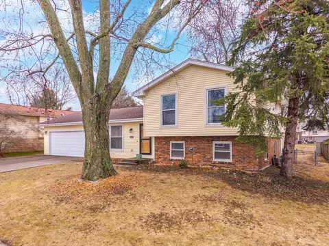 1409 Hanson Dr, Normal, IL 61761