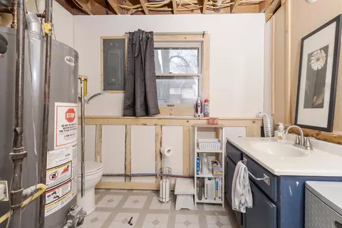 Bath - 1409 Hanson Dr, Normal, IL 61761 photo 2 of 2
