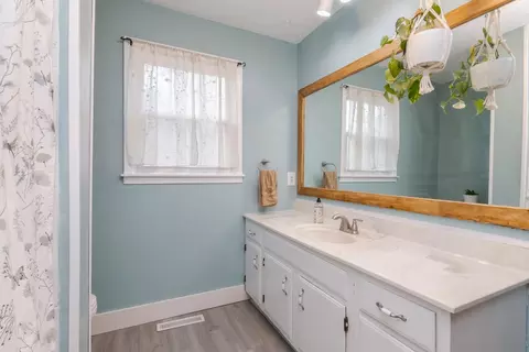 Bath - 1409 Hanson Dr, Normal, IL 61761 photo 1 of 2