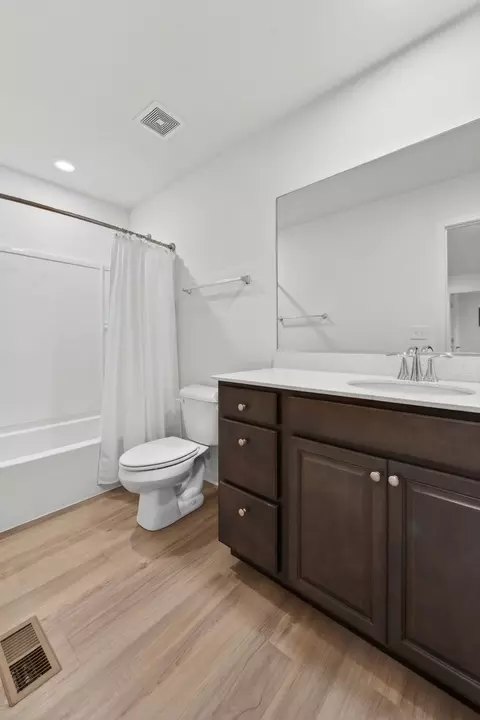 Bath - 1818 Chandolin Ct, Elgin, IL 60124 photo 4 of 4