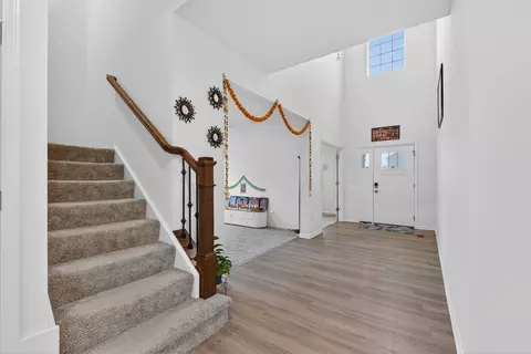 Entry Way - 1818 Chandolin Ct, Elgin, IL 60124 photo 2 of 6