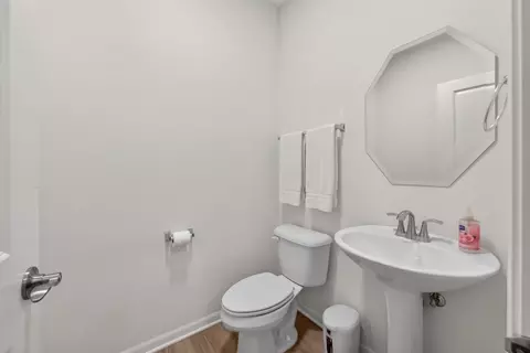 Bath - 1818 Chandolin Ct, Elgin, IL 60124 photo 1 of 4