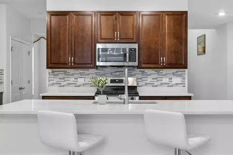 Kitchen - 1818 Chandolin Ct, Elgin, IL 60124 photo 6 of 7