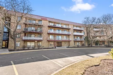 5450 Astor Ln #415, Rolling Meadows, IL 60008