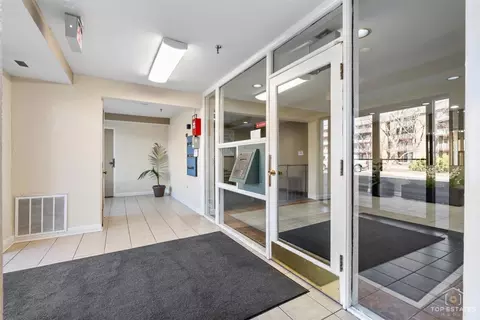 Entry Way - 5450 Astor Ln #415, Rolling Meadows, IL 60008 photo 1 of 2