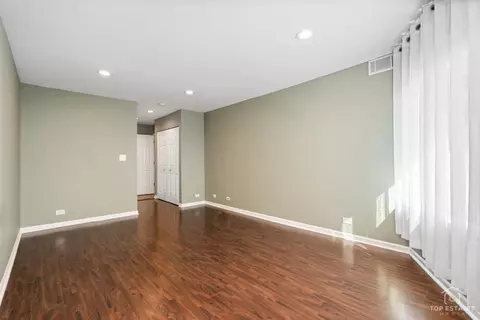 Living - 5450 Astor Ln #415, Rolling Meadows, IL 60008 photo 11 of 11