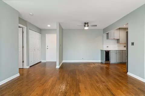 Living - 5450 Astor Ln #415, Rolling Meadows, IL 60008 photo 7 of 11