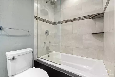 Bath - 5450 Astor Ln #415, Rolling Meadows, IL 60008 photo 5 of 5