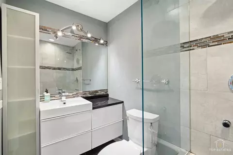 Bath - 5450 Astor Ln #415, Rolling Meadows, IL 60008 photo 4 of 5