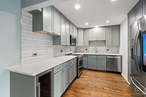 Kitchen - 5450 Astor Ln #415, Rolling Meadows, IL 60008 photo 4 of 5