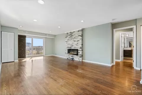 Living - 5450 Astor Ln #415, Rolling Meadows, IL 60008 photo 2 of 11