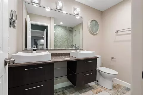 Bath - 5450 Astor Ln #415, Rolling Meadows, IL 60008 photo 1 of 5