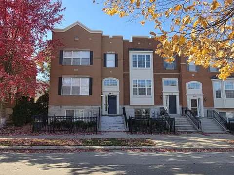 848 Station Blvd, Aurora, IL 60504