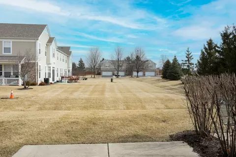 Exterior - 2722 Evergreen Cir, Mchenry, IL 60050 photo 2 of 2