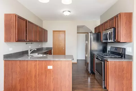 Kitchen - 2722 Evergreen Cir, Mchenry, IL 60050 photo 2 of 2