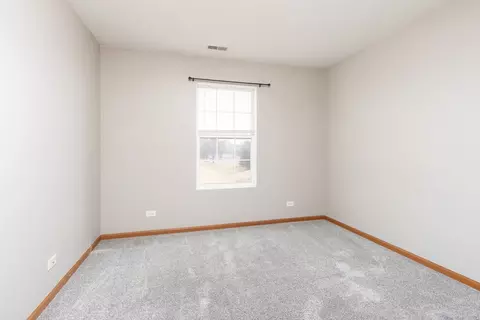 Bedroom - 2722 Evergreen Cir, Mchenry, IL 60050 photo 4 of 4