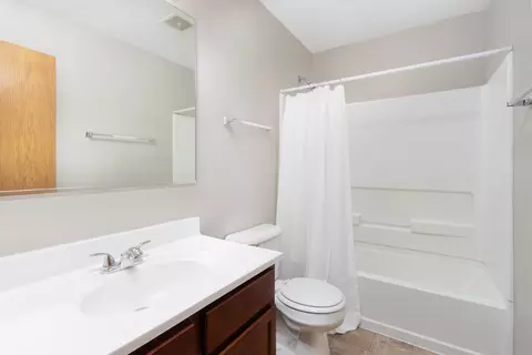 Bath - 2722 Evergreen Cir, Mchenry, IL 60050 photo 2 of 2