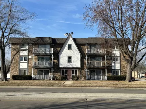5850 W 87th St #2A, Burbank, IL 60459