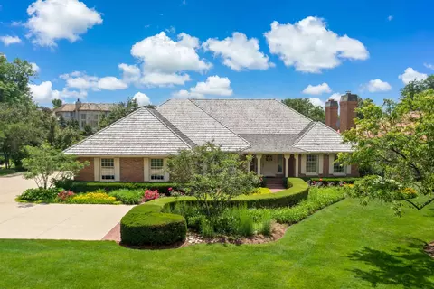 2016 Midwest Club Pkwy, Oak Brook, IL 60523