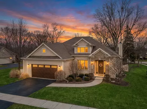 369 Fritz Ln, Geneva, IL 60134