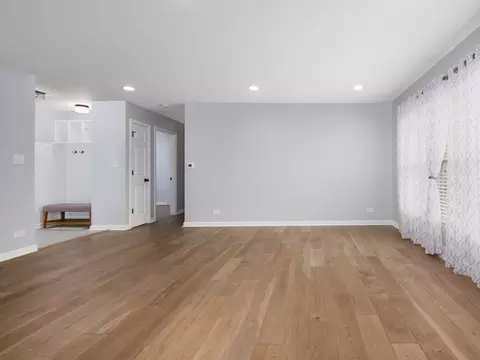 Living - 825 Concord Ln, Hoffman Estates, IL 60192 photo 3 of 7
