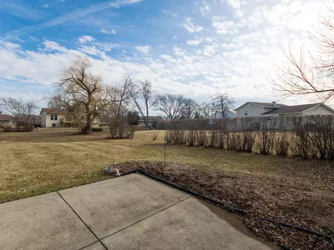 Exterior - 825 Concord Ln, Hoffman Estates, IL 60192 photo 5 of 9