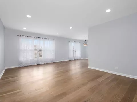 Living - 825 Concord Ln, Hoffman Estates, IL 60192 photo 1 of 7