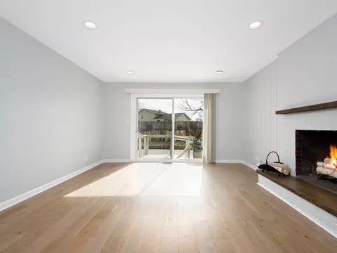Living - 825 Concord Ln, Hoffman Estates, IL 60192 photo 5 of 7
