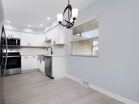 Kitchen - 825 Concord Ln, Hoffman Estates, IL 60192 photo 4 of 4