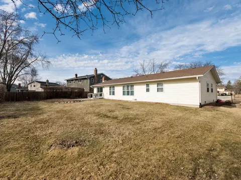 Exterior - 825 Concord Ln, Hoffman Estates, IL 60192 photo 8 of 9
