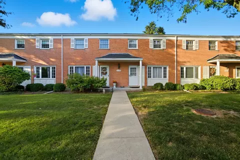 2132 Rugen Rd #E, Glenview, IL 60026
