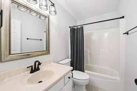 Bath - 1163 E Danbury Dr, Cary, IL 60013 photo 3 of 3