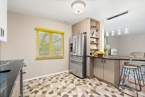 Kitchen - 1550 Sandpebble Dr #209, Wheeling, IL 60090 photo 3 of 3