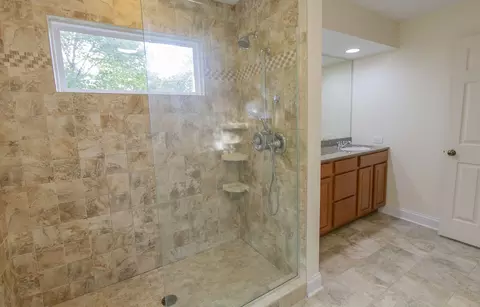 Bath - 2705 Colonial Dr, Elgin, IL 60124 photo 2 of 5