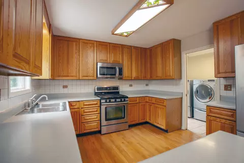 Kitchen - 2705 Colonial Dr, Elgin, IL 60124 photo 1 of 4