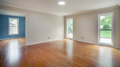 Living - 2705 Colonial Dr, Elgin, IL 60124 photo 3 of 5