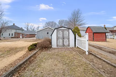 Exterior - 124 E Mill St, Kewanee, IL 61443 photo 7 of 8