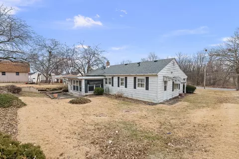 Exterior - 124 E Mill St, Kewanee, IL 61443 photo 4 of 8