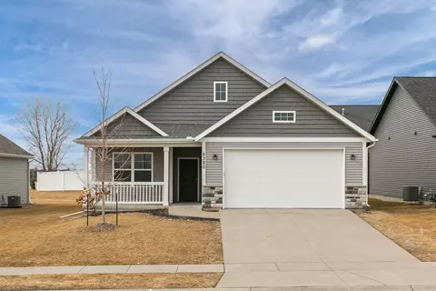 5320 Addyson Dr, Bettendorf, IA 52722