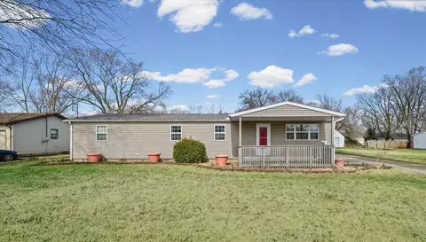 1095 Eastview Dr, Paxton, IL 60957