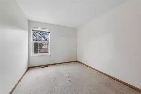 Bedroom - 4620 Olmstead Dr, Hoffman Estates, IL 60192 photo 3 of 3