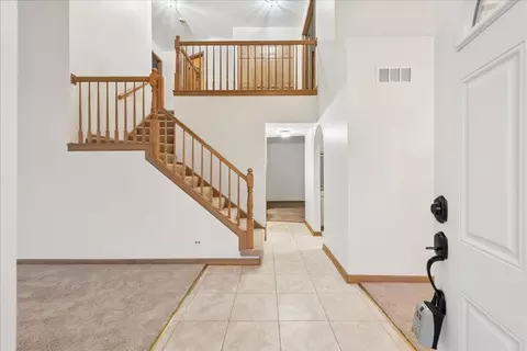 Entry Way - 4620 Olmstead Dr, Hoffman Estates, IL 60192 photo 1 of 2