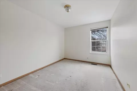 Bedroom - 4620 Olmstead Dr, Hoffman Estates, IL 60192 photo 2 of 3