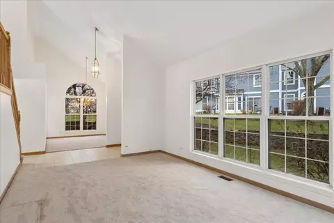 Living - 4620 Olmstead Dr, Hoffman Estates, IL 60192 photo 1 of 4