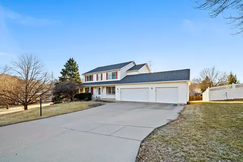 4700 Heatherstone Rd, Bettendorf, IA 52722