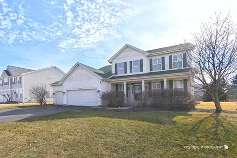 233 W Olmsted Ln, Round Lake, IL 60073