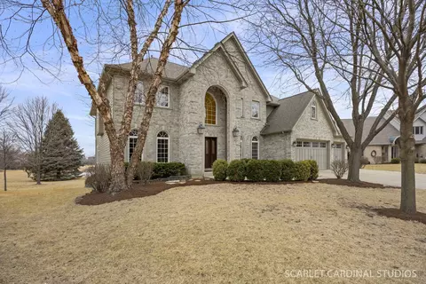 708 Stonehill Ct, Sugar Grove, IL 60554