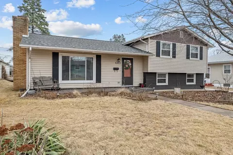 3617 Pacific St, Davenport, IA 52806