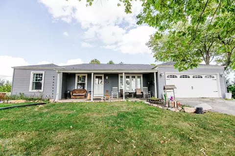 936 W Corning Rd, Beecher, IL 60401