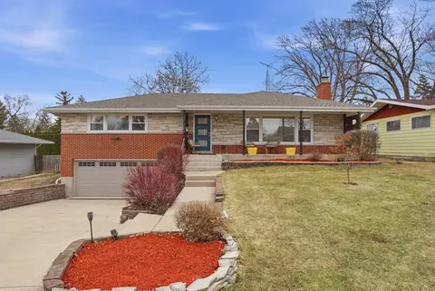 34757 N Iroquois Trl, Mchenry, IL 60051